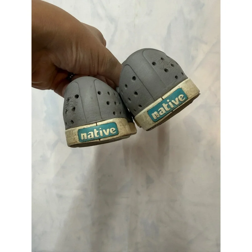 NATIVE $35 Jefferson Unisex Kids Size 10 Gray White Waterproof Slip On Shoes